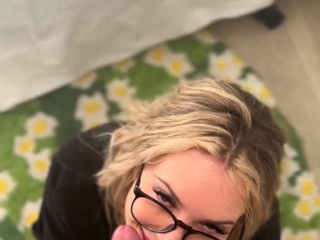 BlondeMauiGirl Got Caught Taking Spicy Photos